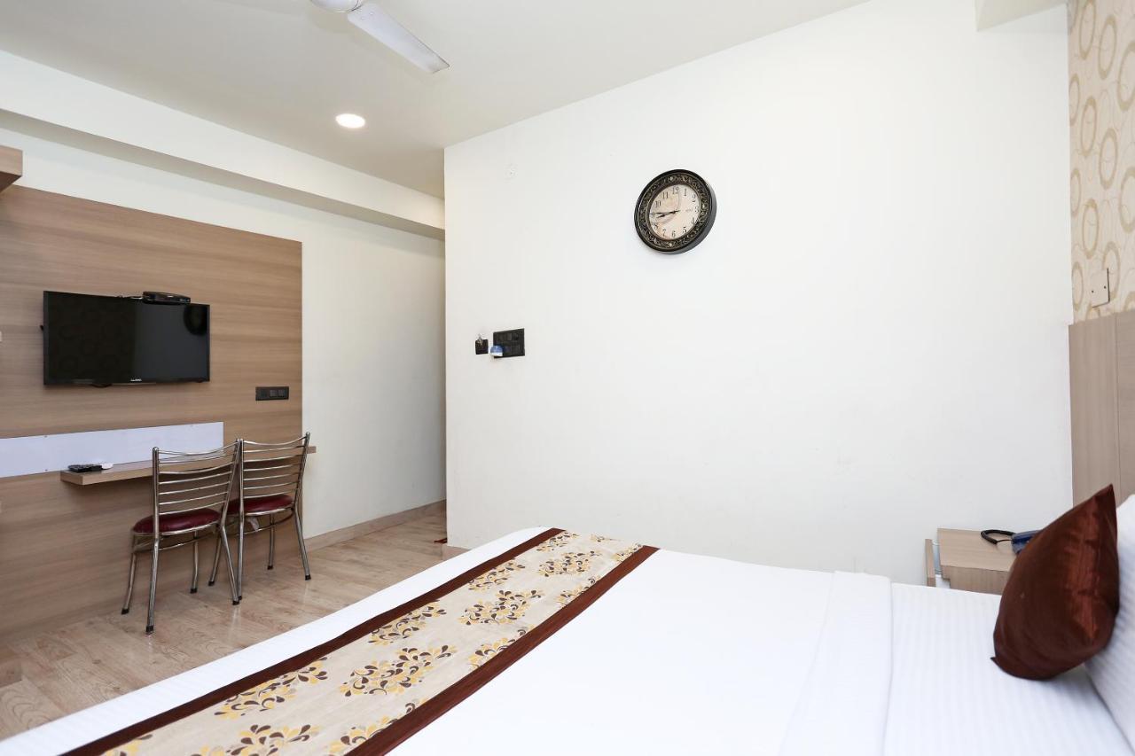 OYO 5663 GS Inn Chinhat Exterior foto