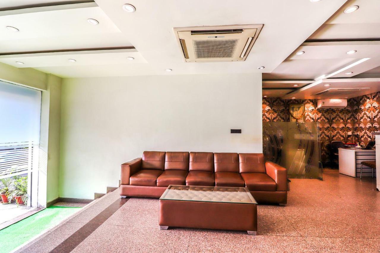 OYO 5663 GS Inn Chinhat Exterior foto
